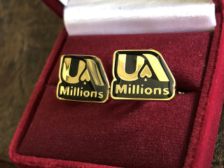 запонки з логотипом "ua million" в футлярі