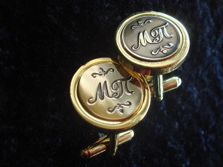 запонки з ініціалами "МП"