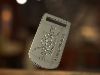 Подвески металлические с логотипом "mercure"