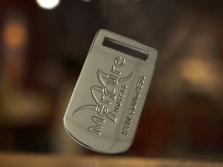 Підвіски металеві з логотипом "mercure"