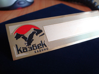 бейджи для ресторану з віконцем для імені "казбек"