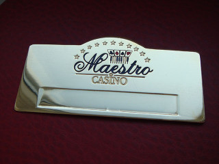 Badge figured with a window to replace the name "maestro&qu