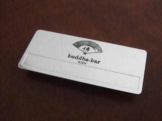 Бейдж с гравировкой логотипа "buddha bar"