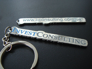 Брелоки по формі логотипу "invest consulting"
