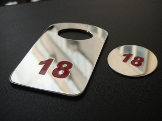 Гардеробні номерки з металу