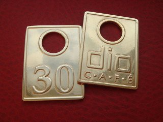 Металлические номерки в гардероб  "DIO"