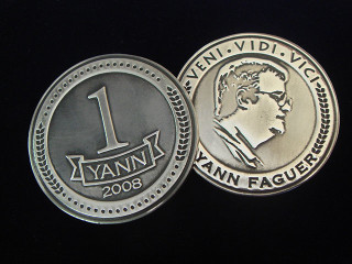 монета з портретом на подарунок "1 yann"