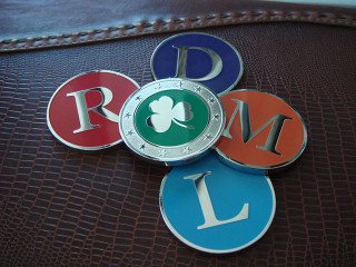 монеты на удачу "клевер с инициалами"