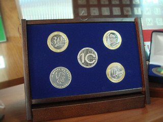 набор из пяти подарочных - юбилейных монет