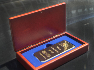 dummies of gold "Commerzbank"