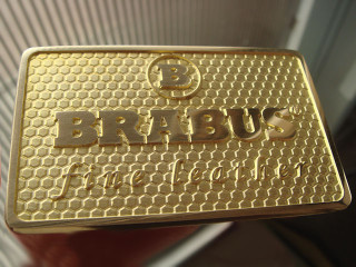 позолоченная авто накладка "brabus"