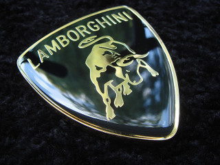 шильд на авто "lamborghini"