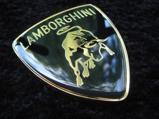 шильд на авто "lamborghini"