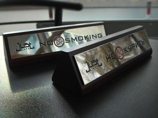 table on the table information not to smoke