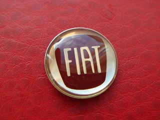 значки с логотипом "fiat"